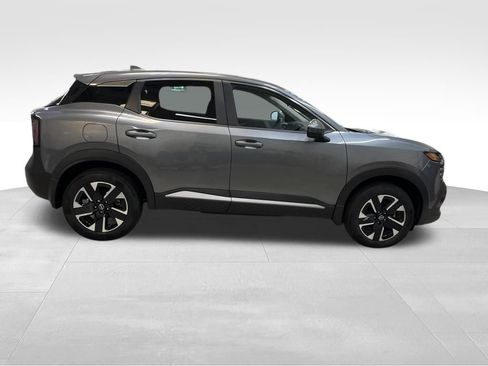 Used 2025 Nissan Kicks SV AWD/4WD image 6