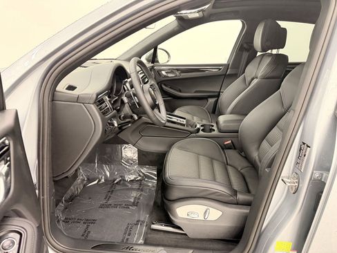 Used 2025 Porsche Macan image 23
