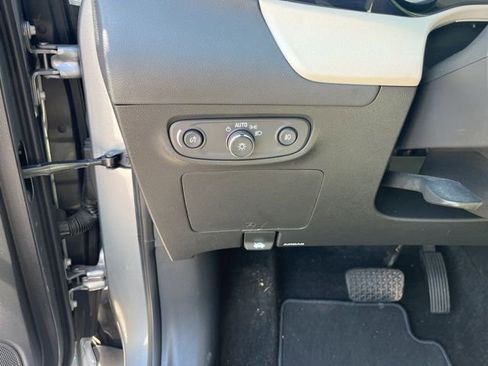 Used 2023 Buick Encore GX Essence w/ Experience Buick Package FWD image 32