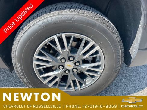 Used 2025 Chevrolet Traverse LT FWD image 20