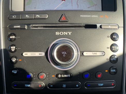 Used 2018 Ford Explorer Platinum image 29