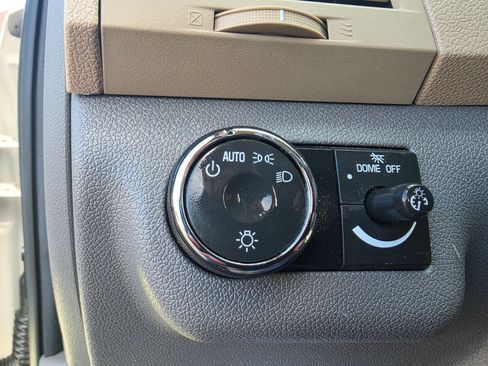 Used 2011 Chevrolet Traverse LT w/ Personal Connectivity Package FWD image 29