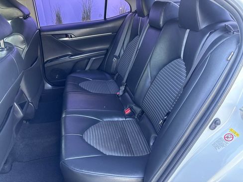 Used 2019 Toyota Camry SE w/ Carpet Mat Package FWD image 11