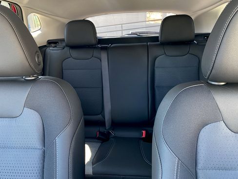 New 2026 Chevrolet Trax LT w/ Sunroof Package FWD image 30