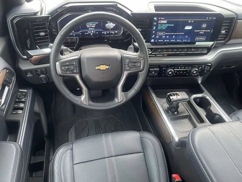 Used 2023 Chevrolet Silverado 1500 High Country w/ High Country Premium Package AWD/4WD image 13