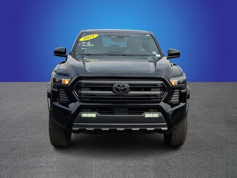 Used 2025 Toyota Tacoma SR5 AWD/4WD image 2