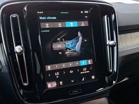 Certified 2024 Volvo XC40 B5 Core image 15
