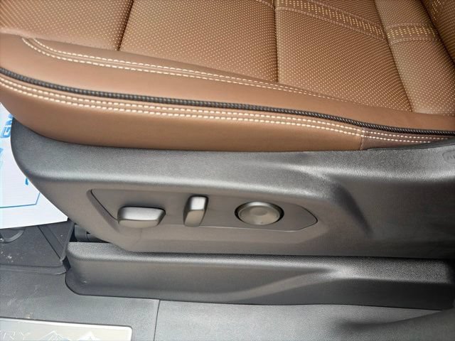 Used 2026 Chevrolet Tahoe High Country AWD/4WD image 19