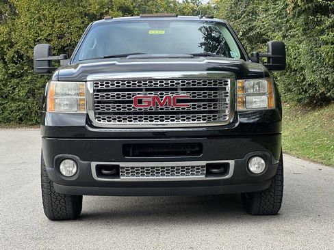 Used 2012 GMC Sierra 2500 Denali w/ Suspension Package, Off-Road image 3