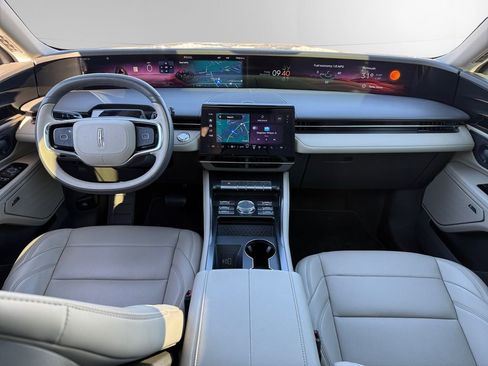 Used 2025 Lincoln Nautilus Premier w/ Equipment Group 102A image 10