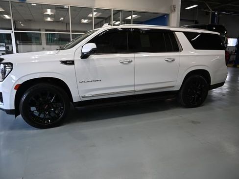 Used 2022 GMC Yukon XL SLT w/ SLT Premium Package AWD/4WD image 7