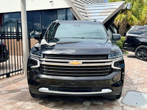 Used 2023 Chevrolet Suburban LT RWD image 3