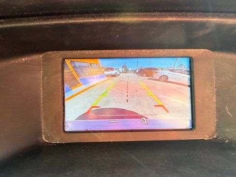 Used 2018 Ford Focus SE w/ SE Appearance Package image 7