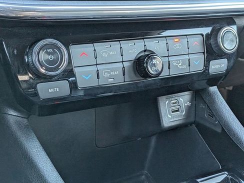 Certified 2023 Jeep Compass Limited image 21