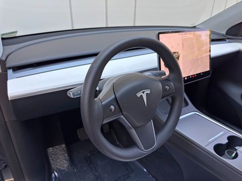 Used 2023 Tesla Model Y Long Range image 14