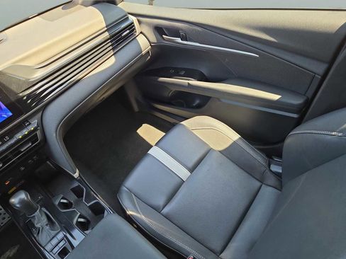 Used 2025 Toyota Camry SE image 13