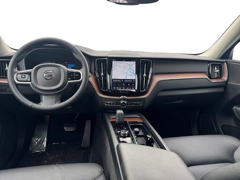 Certified 2023 Volvo XC60 B5 Plus AWD/4WD image 26