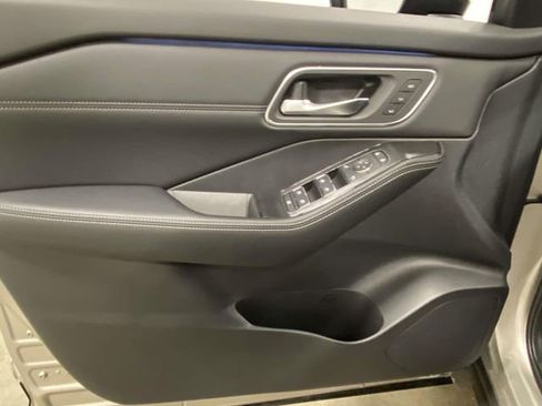 New 2026 Nissan Rogue Platinum image 12