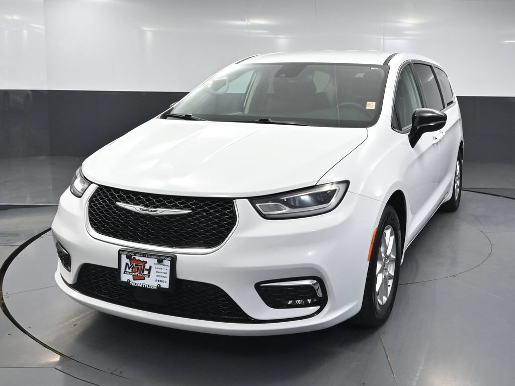 Used 2024 Chrysler Pacifica Touring-L FWD image 8