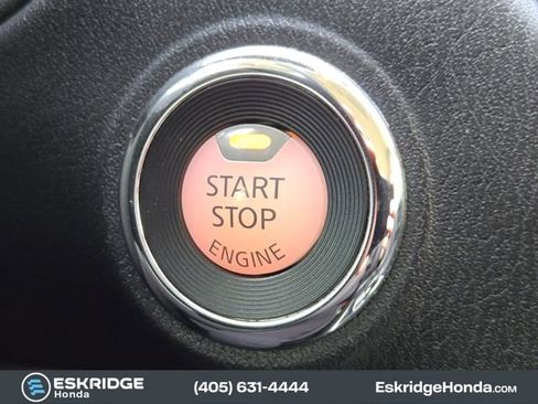 Used 2020 Nissan Pathfinder SV image 23