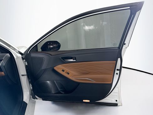 Used 2021 Toyota Avalon Limited w/ Advanced Safety Package image 32