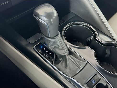 Used 2020 Toyota Camry SE w/ Cold Weather Package image 24