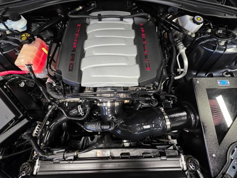 Used 2020 Chevrolet Camaro SS RWD image 3