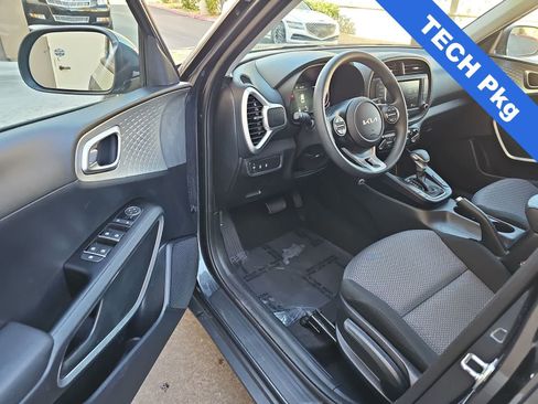 Used 2025 Kia Soul LX w/ LX Technology Package FWD image 10