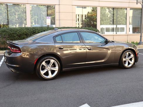 Used 2018 Dodge Charger R/T image 9
