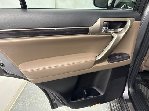 Used 2020 Lexus GX 460 Premium w/ Premium Package AWD/4WD image 17
