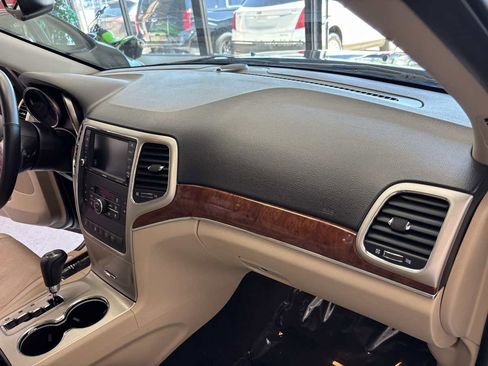 Used 2013 Jeep Grand Cherokee Limited w/ Luxury Group II image 15