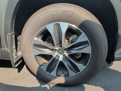 Certified 2026 Toyota Highlander XLE AWD/4WD image 5