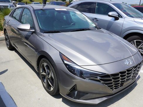 Used 2023 Hyundai Elantra Limited w/ Cargo Package FWD image 3