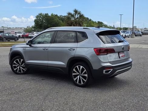 Used 2024 Volkswagen Taos SE FWD image 4
