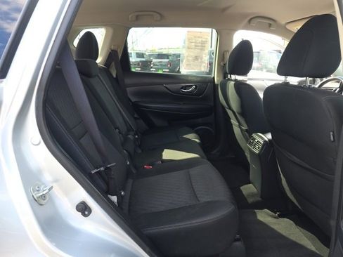 Used 2019 Nissan Rogue SV image 45