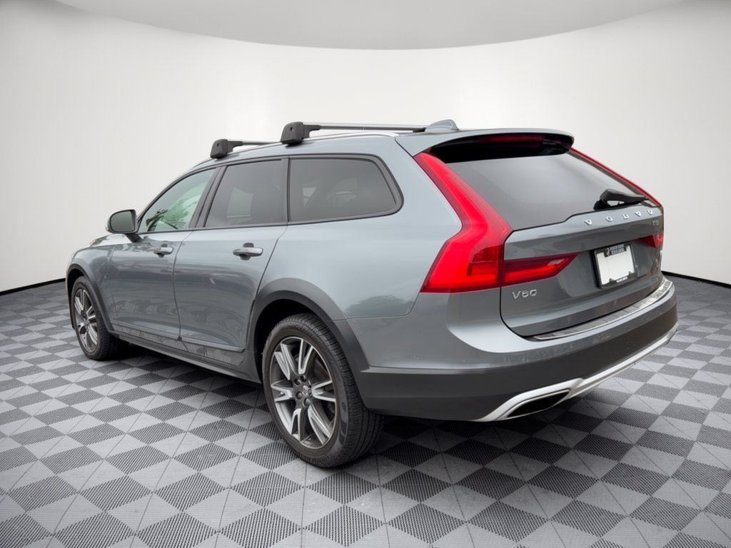 Used 2017 Volvo V90 T6 Cross Country AWD/4WD image 3