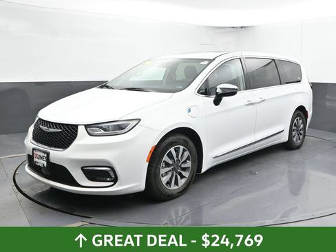 Used 2023 Chrysler Pacifica Limited FWD image 9