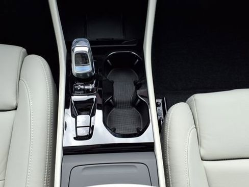 New 2026 Volvo XC40 B5 Plus w/ Protection Package Premier image 24