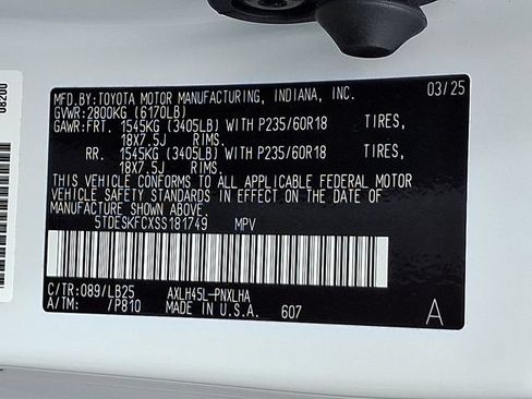 Used 2025 Toyota Sienna Platinum AWD/4WD image 30