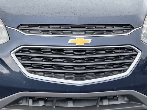 Used 2017 Chevrolet Equinox LS FWD image 32