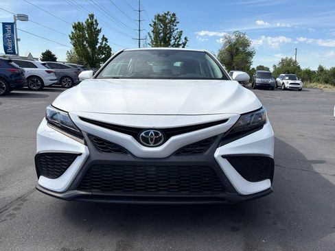 Used 2022 Toyota Camry SE w/ Convenience Package AWD/4WD image 3