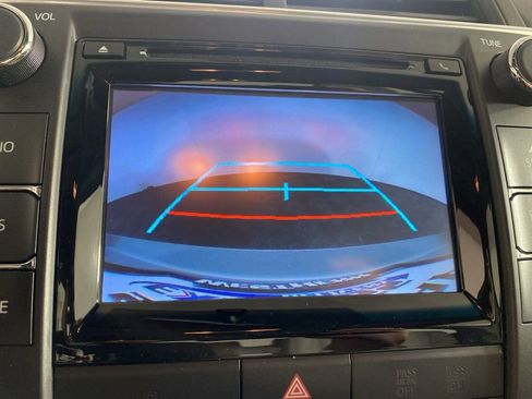 Used 2015 Toyota Camry XLE w/ Moonroof Package FWD image 5