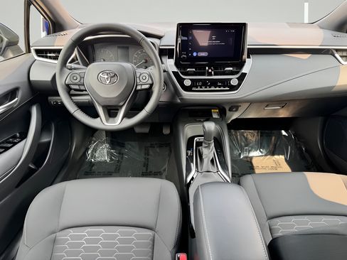Used 2025 Toyota Corolla SE w/ SE Package FWD image 18