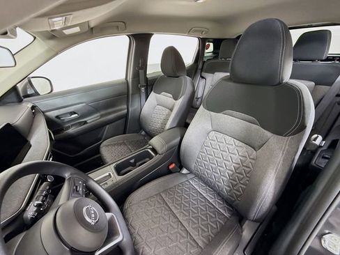 Certified 2025 Nissan Kicks SV image 5