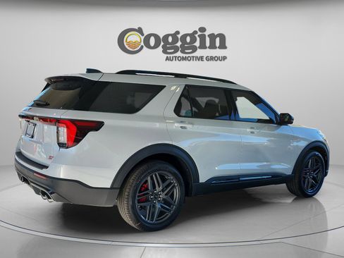 New 2026 Ford Explorer ST w/ Sun And Sound Package image 6