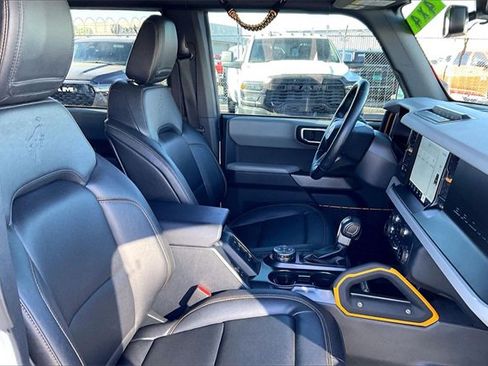 Used 2022 Ford Bronco Badlands image 7