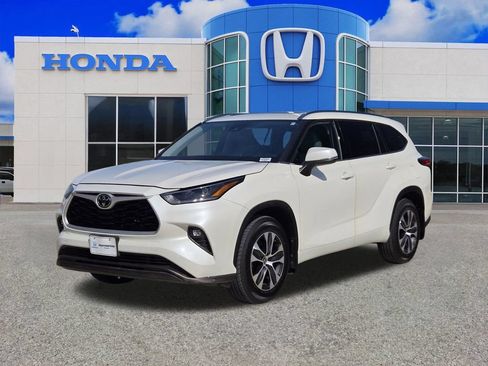 Used 2021 Toyota Highlander XLE FWD image 7