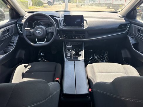 Used 2024 Nissan Rogue S FWD image 12