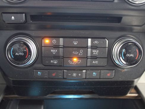 Used 2018 Ford F150 Lariat w/ Equipment Group 502A Luxury AWD/4WD image 33