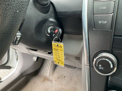 Used 2015 Toyota Camry LE FWD image 27